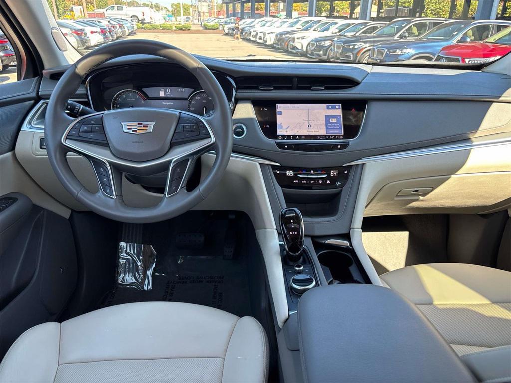 used 2025 Cadillac XT5 car, priced at $44,990
