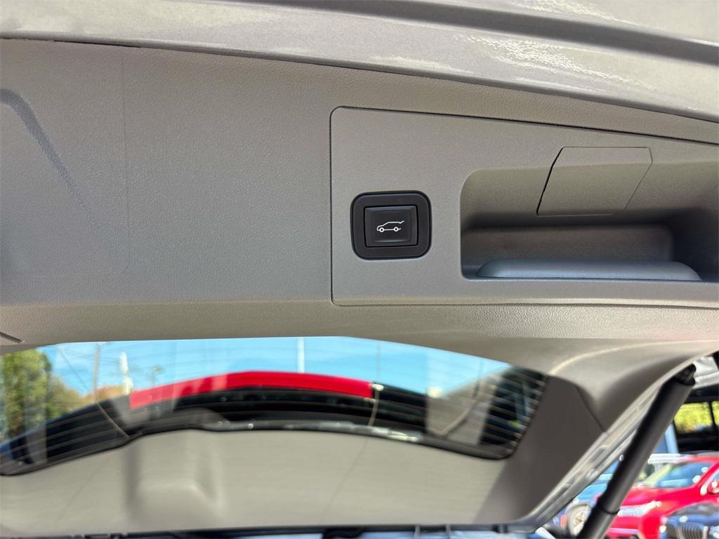 used 2025 Cadillac XT5 car, priced at $44,990