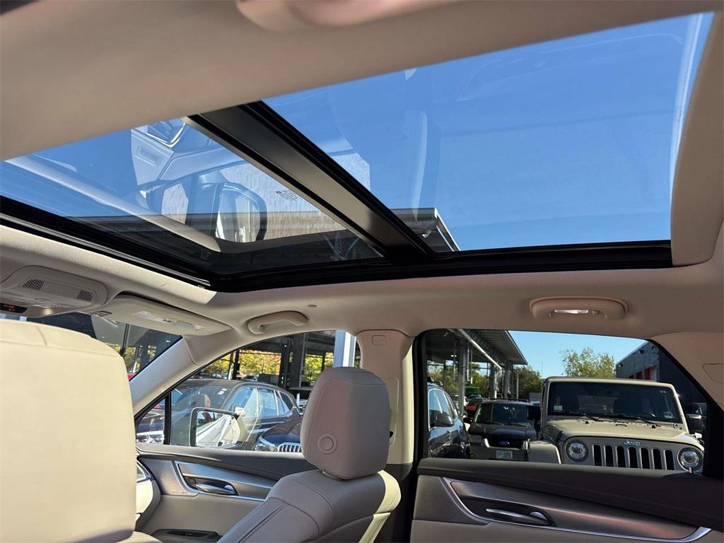 used 2025 Cadillac XT5 car, priced at $44,990