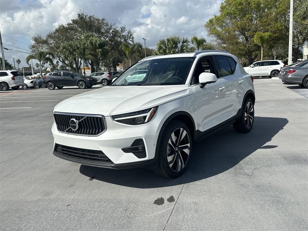 new 2025 Volvo XC40 car, priced at $50,595