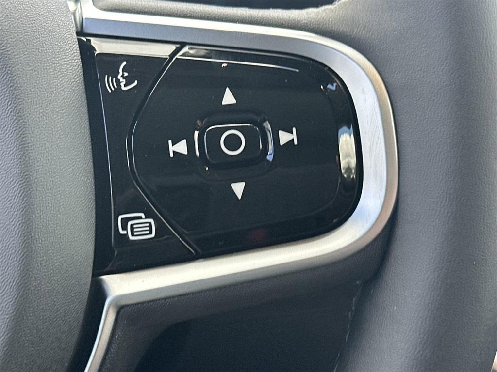 new 2025 Volvo XC90 car, priced at $73,980