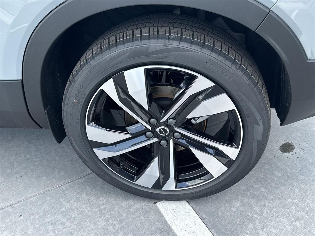 new 2025 Volvo XC40 car, priced at $46,299