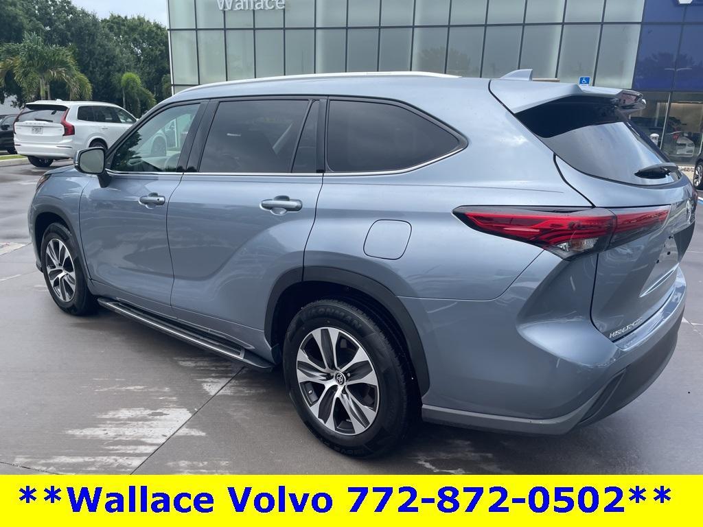 used 2022 Toyota Highlander car, priced at $32,972