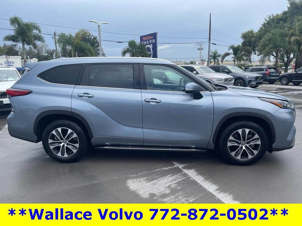 used 2022 Toyota Highlander car, priced at $32,972