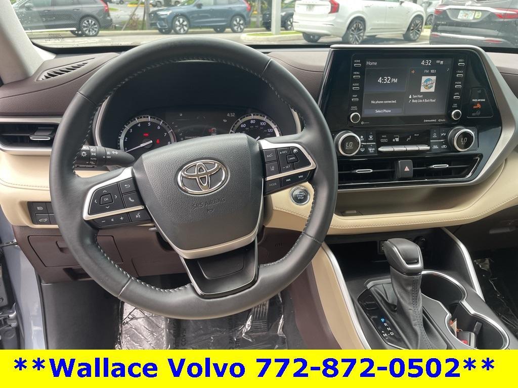used 2022 Toyota Highlander car, priced at $32,972