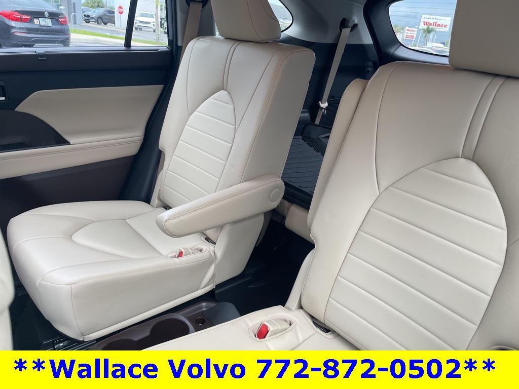 used 2022 Toyota Highlander car, priced at $32,972