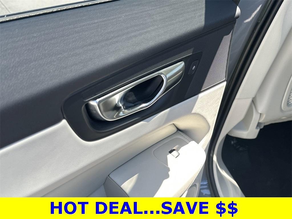 used 2023 Volvo XC60 car, priced at $35,289