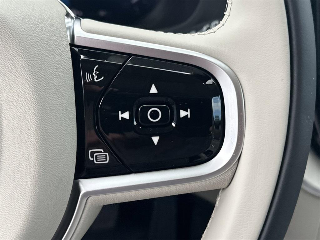 new 2026 Volvo XC60 car, priced at $63,935