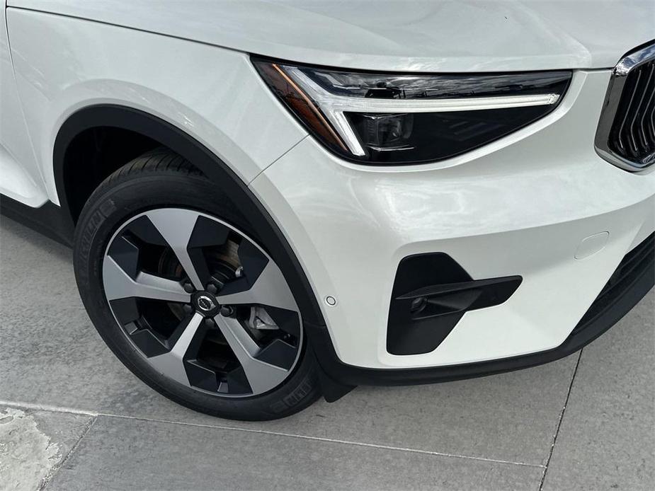 new 2025 Volvo XC40 car, priced at $48,315