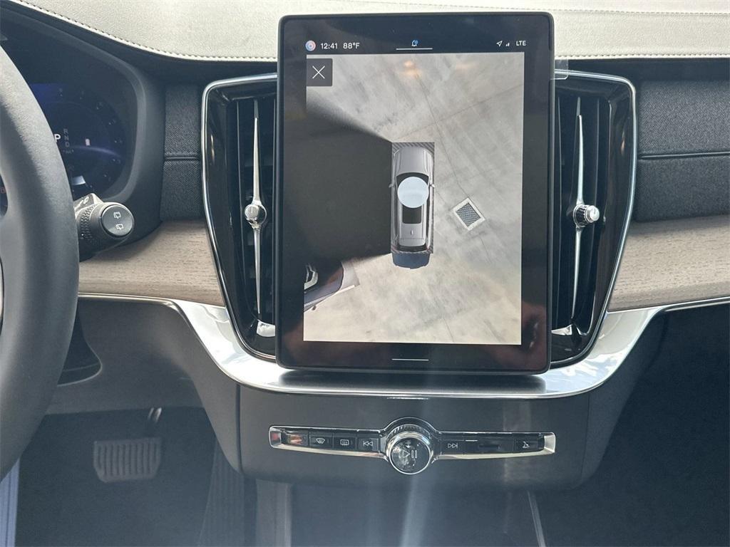 new 2025 Volvo XC90 car, priced at $69,155