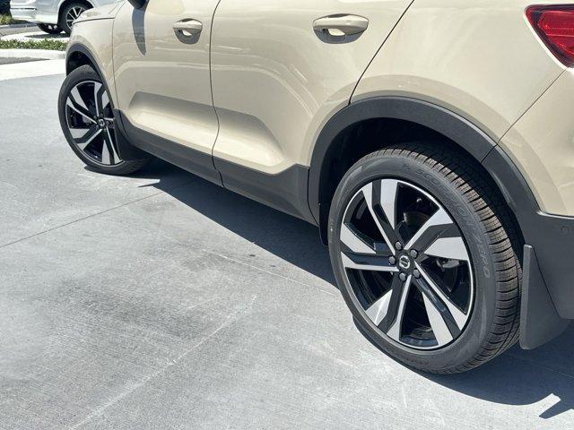 new 2025 Volvo XC40 car, priced at $50,640