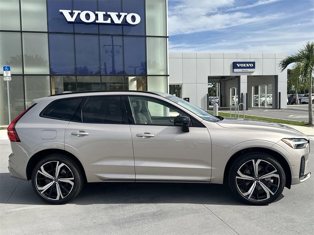 new 2025 Volvo XC60 car, priced at $60,275