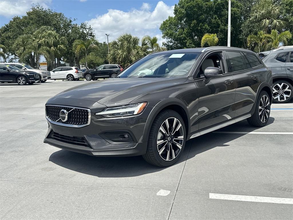 new 2025 Volvo V60 Cross Country car, priced at $57,695