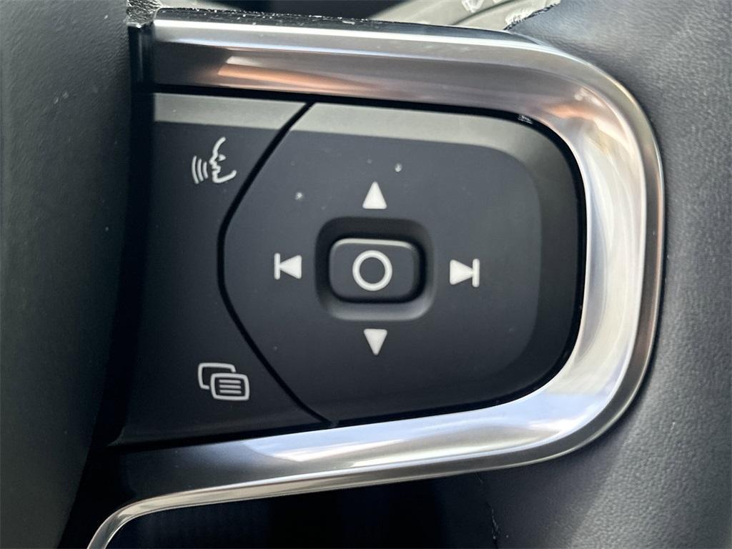 new 2025 Volvo XC40 car, priced at $48,292
