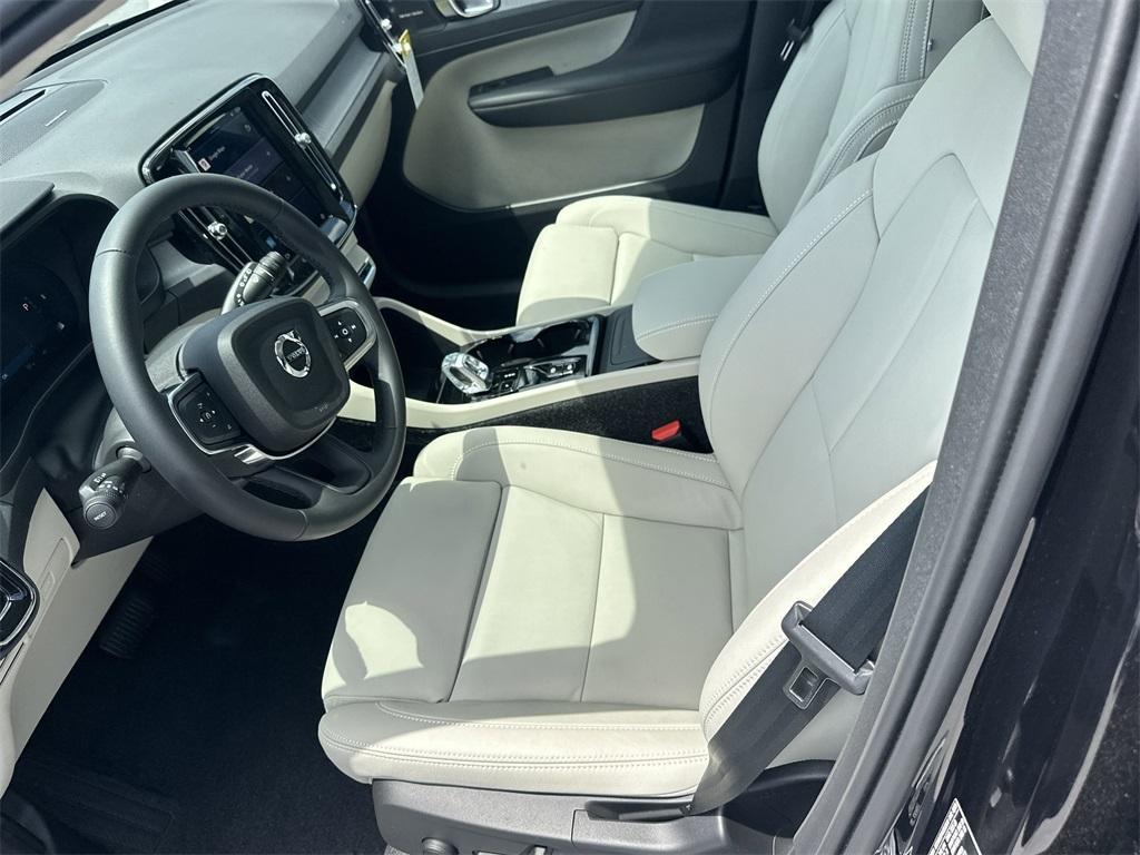 new 2025 Volvo XC40 car, priced at $48,292