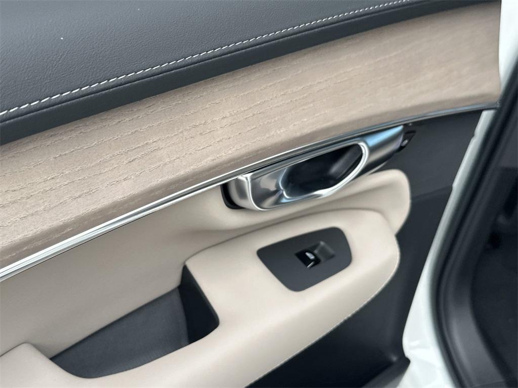 new 2026 Volvo XC90 car, priced at $71,825