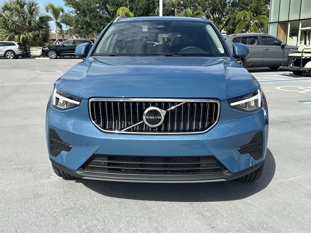 new 2025 Volvo XC40 car, priced at $43,045