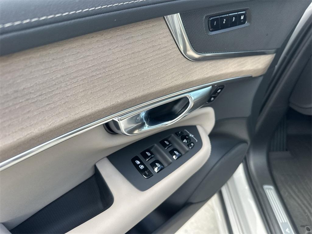 new 2025 Volvo XC90 car, priced at $62,196