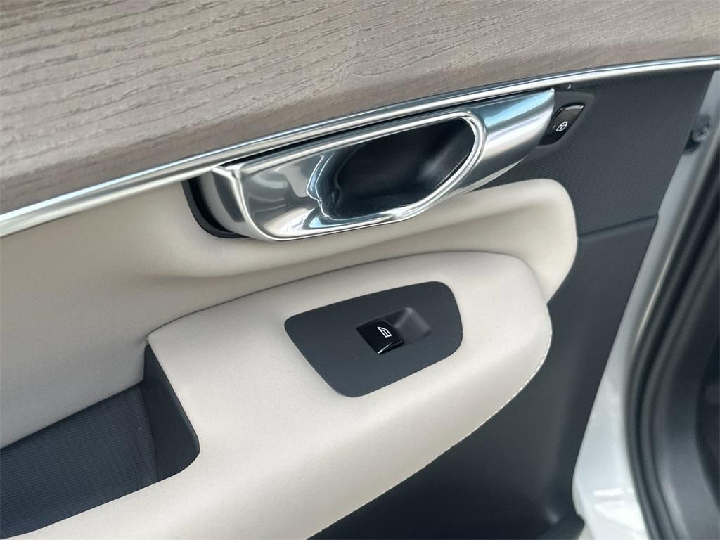 new 2025 Volvo XC90 car, priced at $62,196