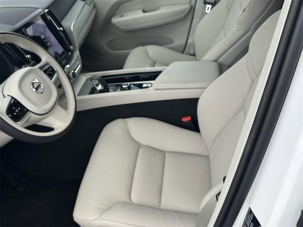 new 2025 Volvo XC60 car, priced at $53,527
