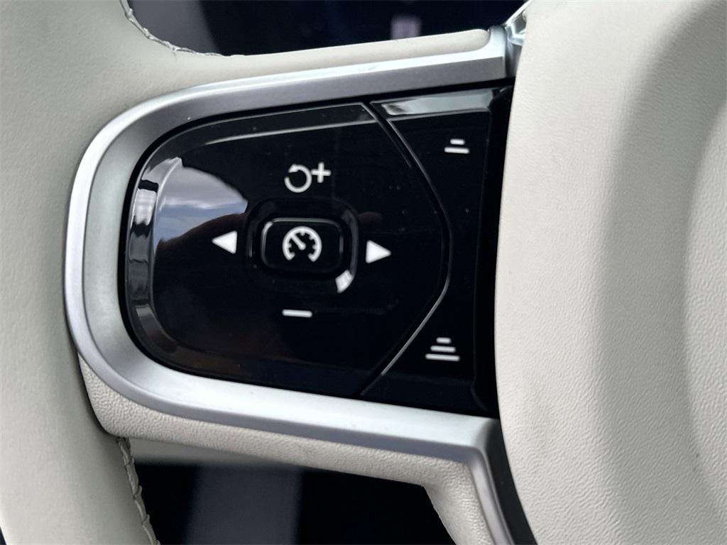 new 2025 Volvo XC60 car, priced at $53,527