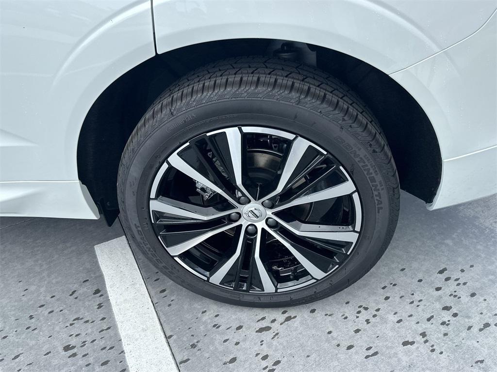 new 2025 Volvo XC60 car, priced at $53,527