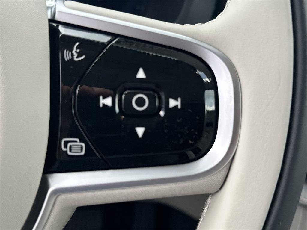 new 2025 Volvo XC60 car, priced at $53,527