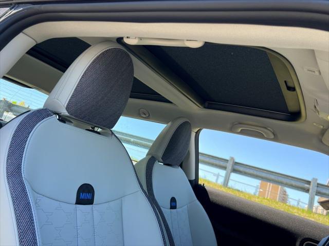 new 2025 MINI Hardtop car, priced at $34,275