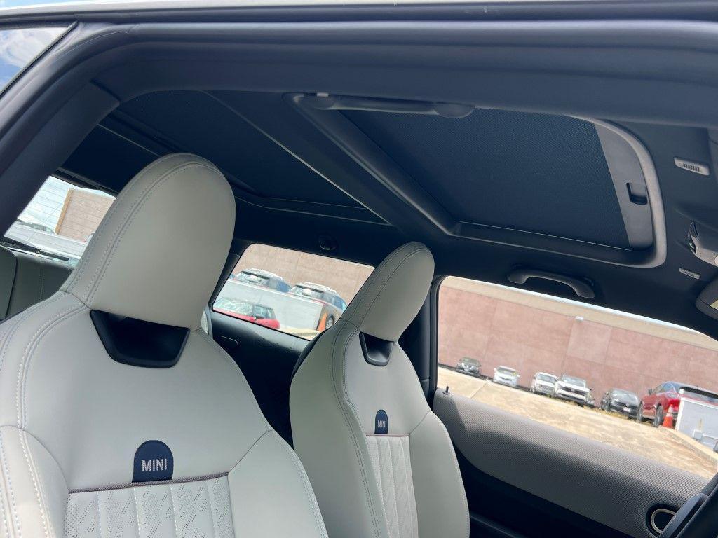 new 2025 MINI Hardtop car, priced at $35,525
