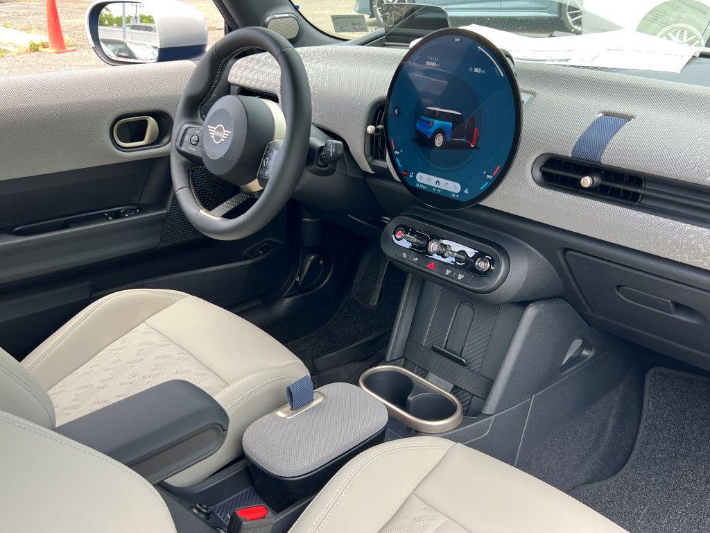 new 2025 MINI Hardtop car, priced at $35,525