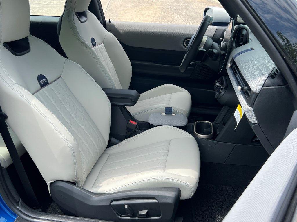 new 2025 MINI Hardtop car, priced at $35,525