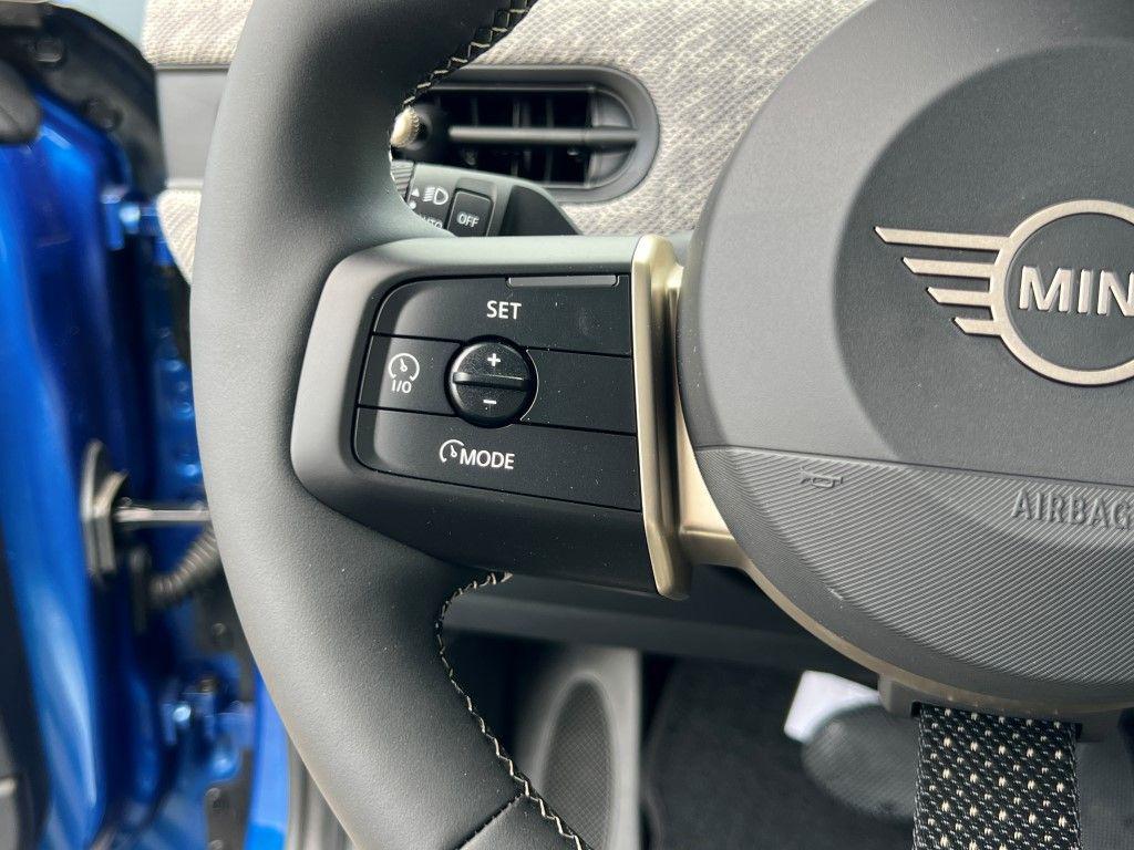new 2025 MINI Hardtop car, priced at $35,525