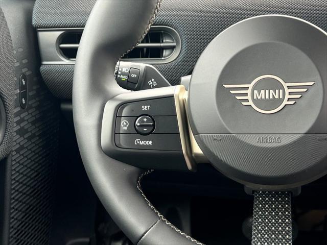 new 2025 MINI Hardtop car, priced at $34,710