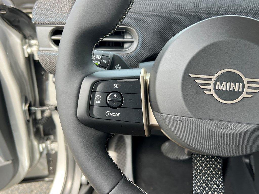 new 2025 MINI Hardtop car, priced at $38,810