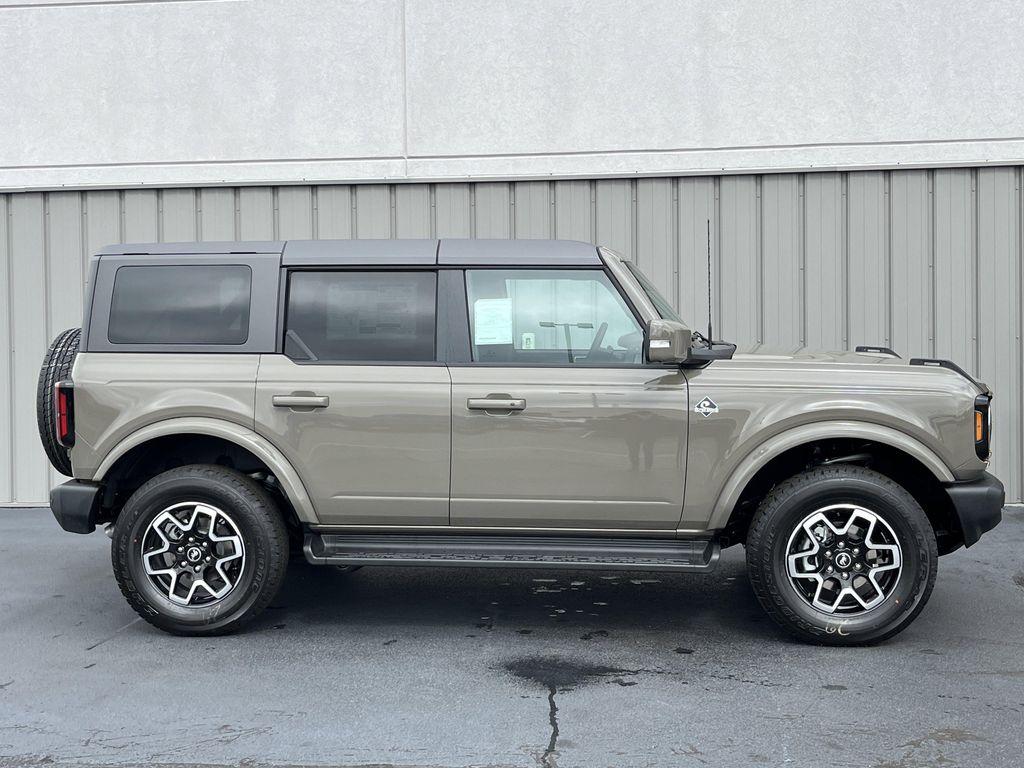 new 2025 Ford Bronco car, priced at $48,052