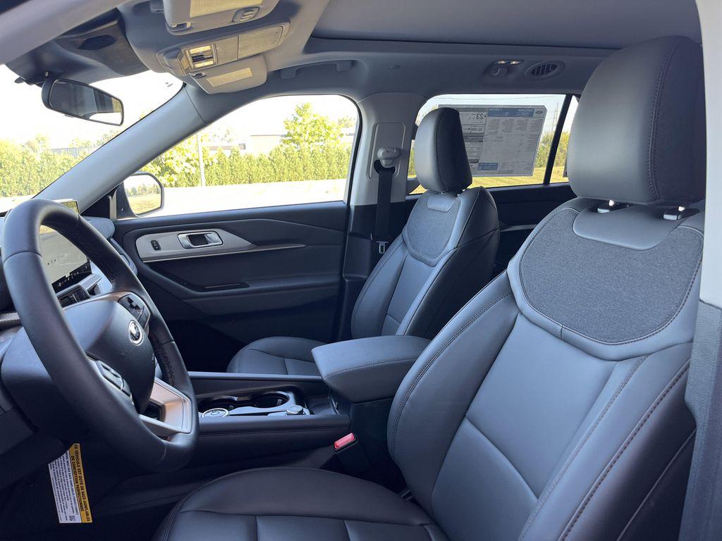 new 2025 Ford Explorer car, priced at $46,238
