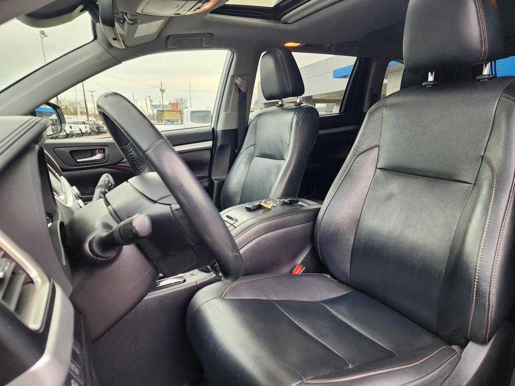 used 2019 Toyota Highlander car, priced at $24,634