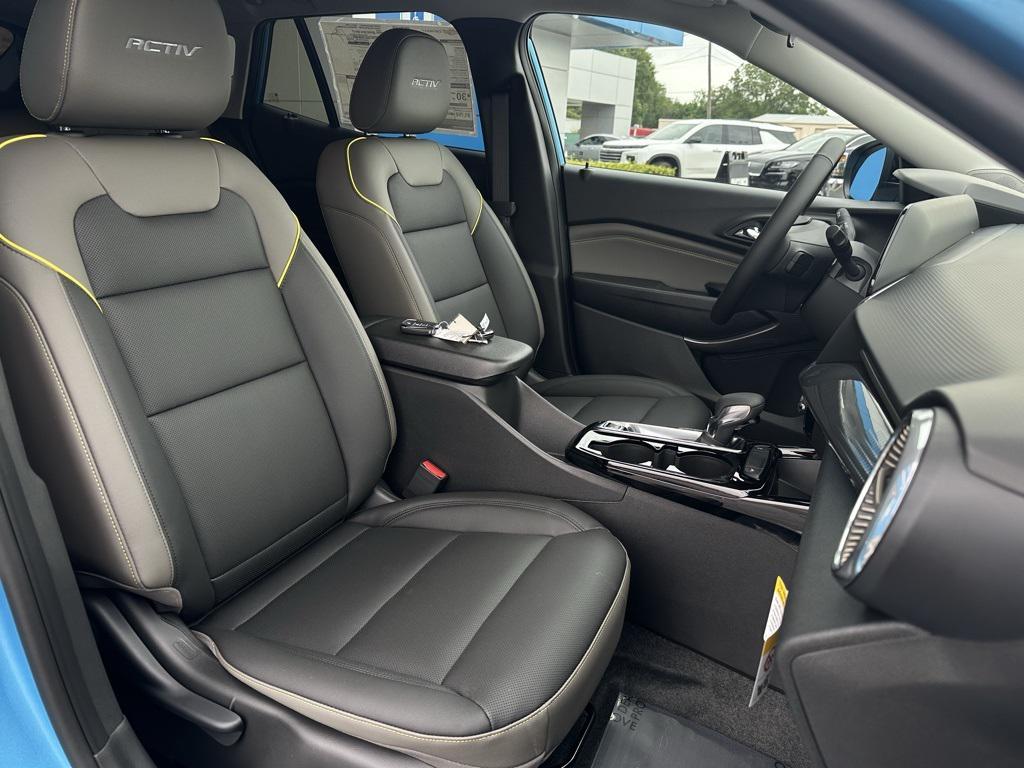 new 2025 Chevrolet Trax car, priced at $25,600