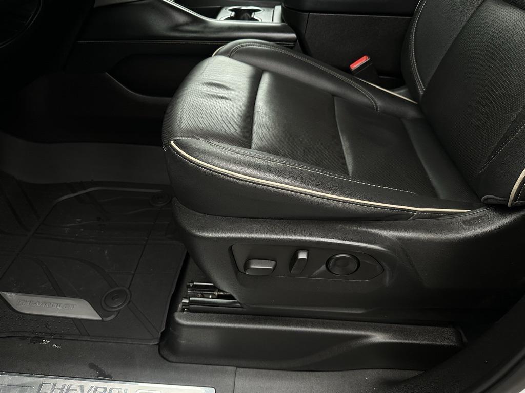 used 2022 Chevrolet Suburban car, priced at $39,286