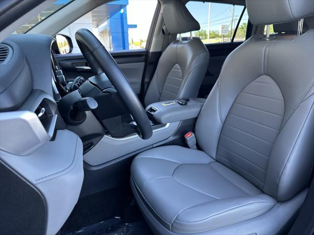 used 2023 Toyota Highlander car, priced at $37,008