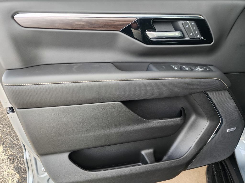 new 2025 Chevrolet Suburban car, priced at $73,107
