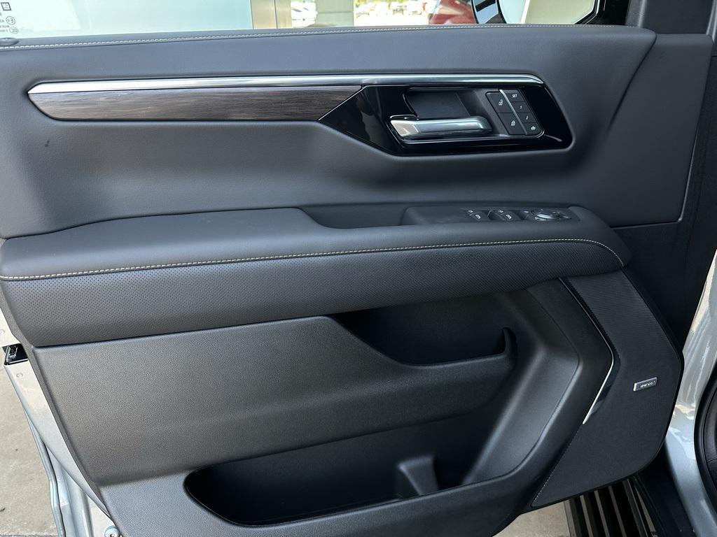 new 2025 Chevrolet Suburban car, priced at $85,844