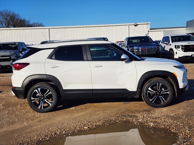 new 2025 Chevrolet TrailBlazer car, priced at $28,251