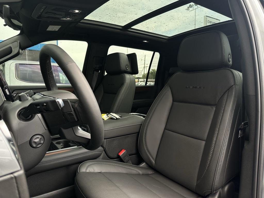 new 2025 GMC Yukon XL car, priced at $98,670