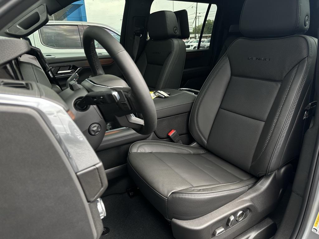 new 2025 GMC Yukon XL car, priced at $98,670