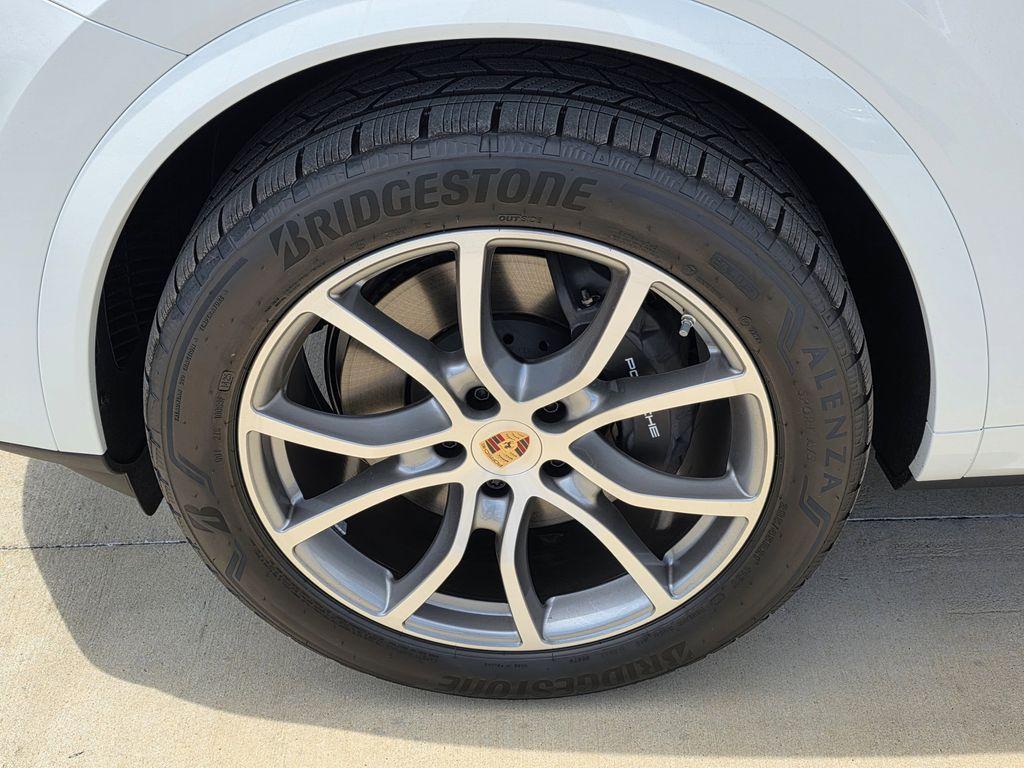 new 2025 Porsche Cayenne car, priced at $107,775