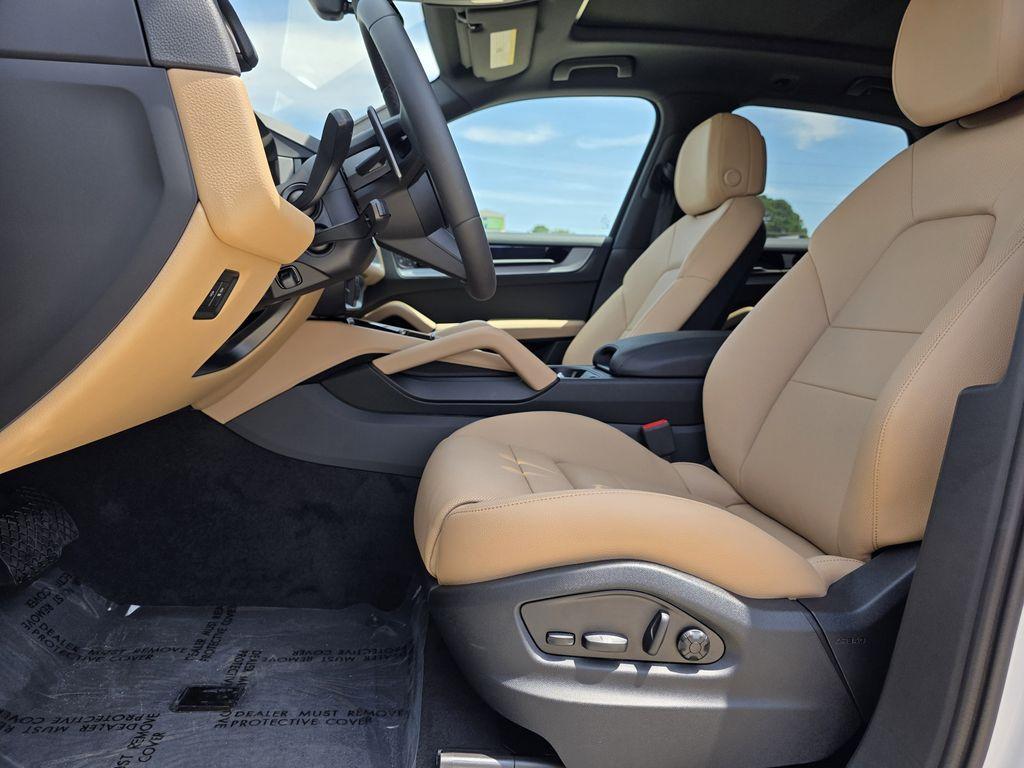 new 2025 Porsche Cayenne car, priced at $107,775