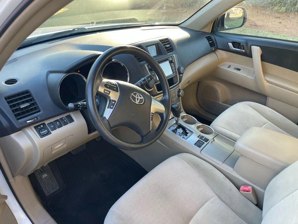 used 2013 Toyota Highlander car, priced at $13,595