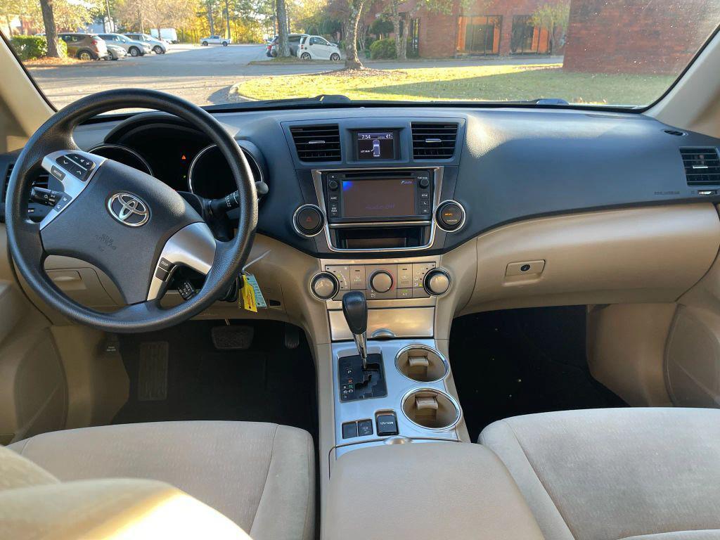 used 2013 Toyota Highlander car, priced at $13,595