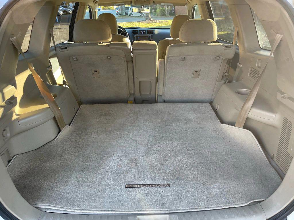 used 2013 Toyota Highlander car, priced at $13,595